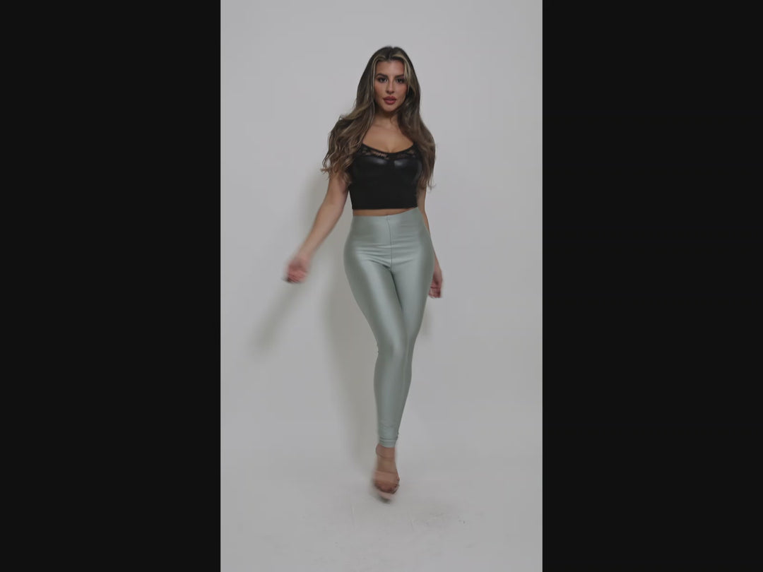 Highwaisted shiny nylon leggings